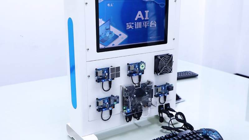 电竞鼠标垫尺寸怎么选？从桌面空间到游戏类型的完整判断思路
